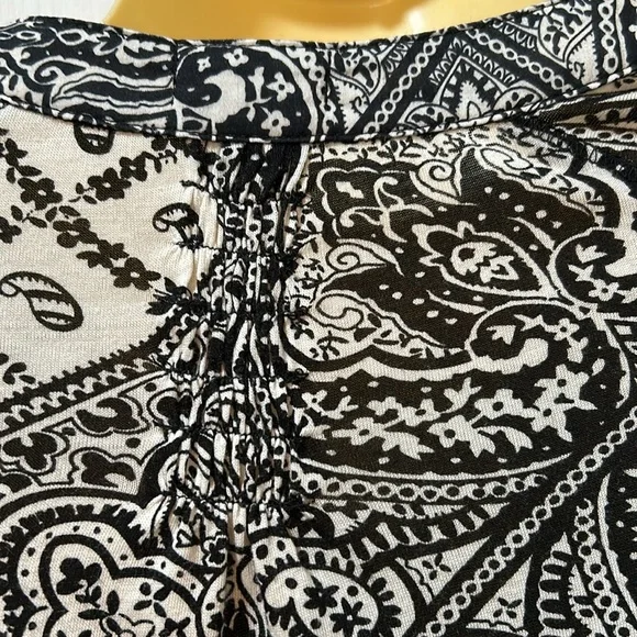 TINY ANTHROPOLOGIE BLOUSE WOMEN SIZE M BLACK MULTICOLOR FLORAL ELBOW SLEEVES - Picture 10 of 14